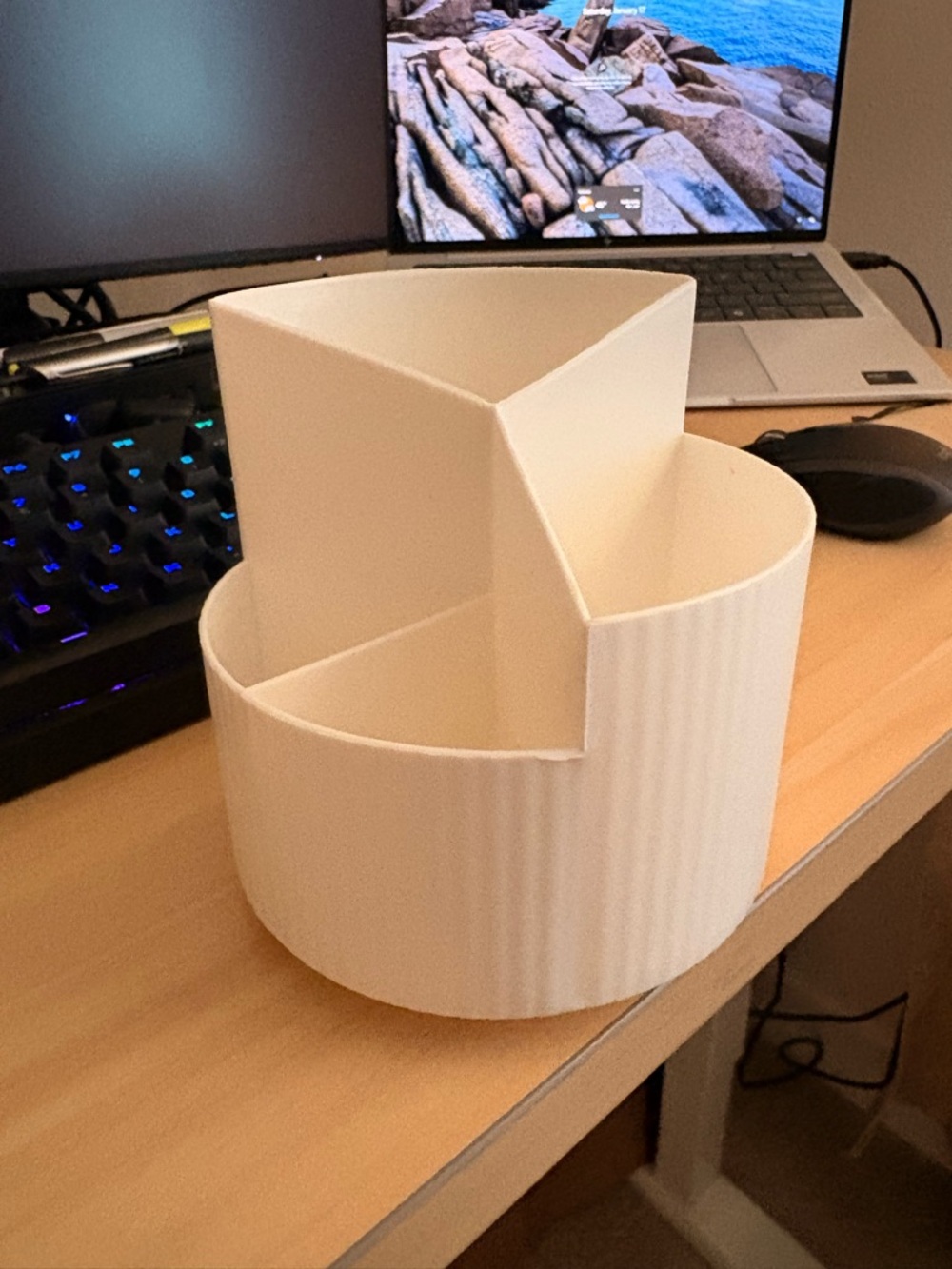 360o Rotation White make up brush Holders